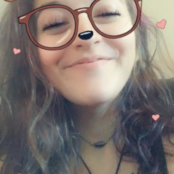 Meet your Posher, Emily - Picture 1 of 1